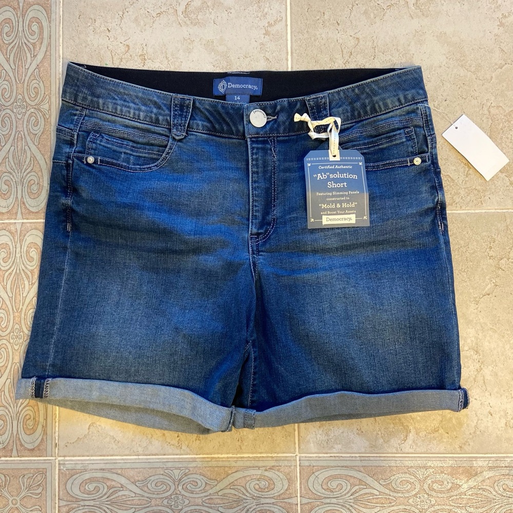 Democracy Women's Dark Blue Jean Shorts new with tags